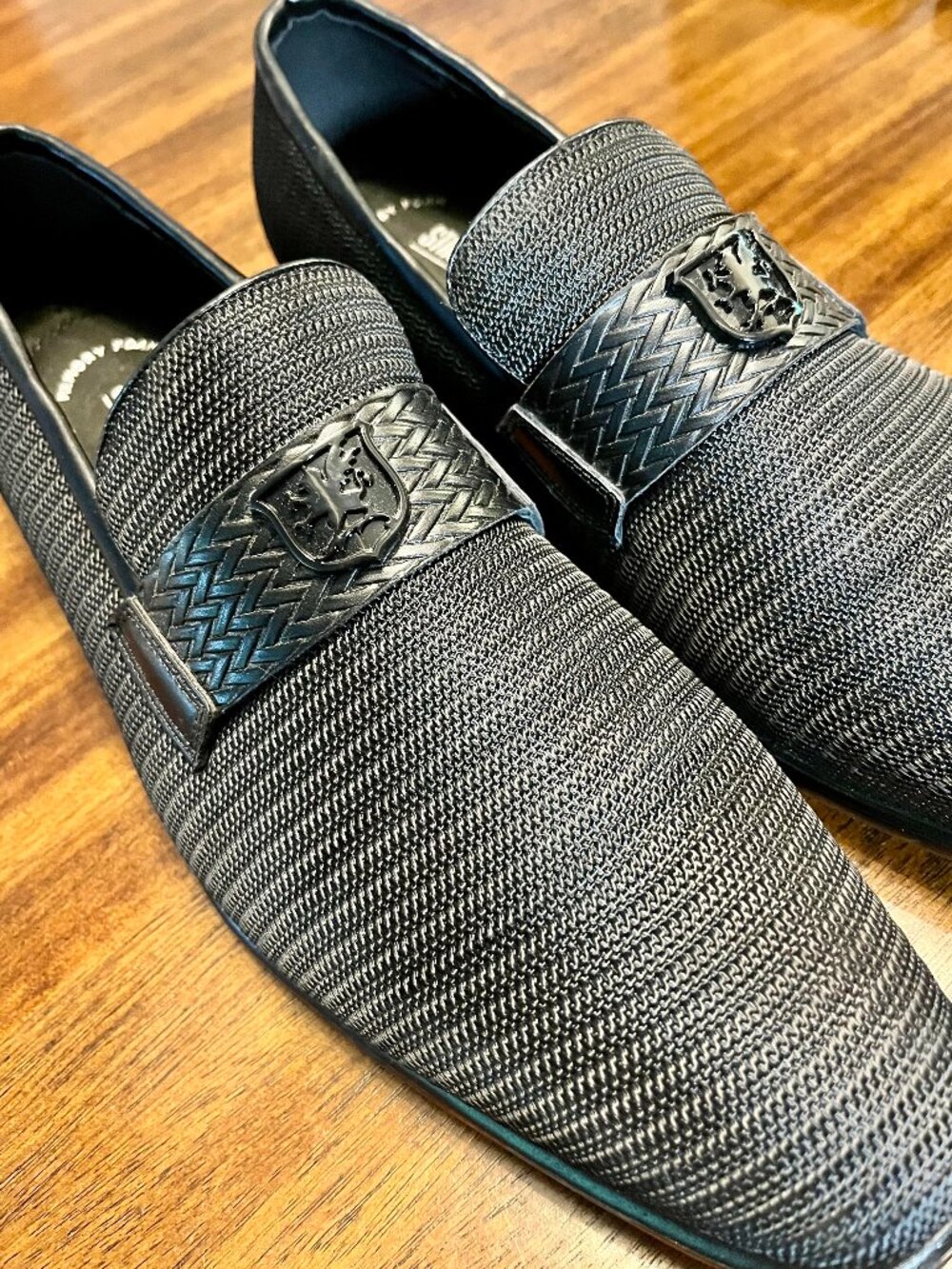 Men's Stacy Adams Black Tazzi Textured Slip-On Loafers With Crest Ornament 10M